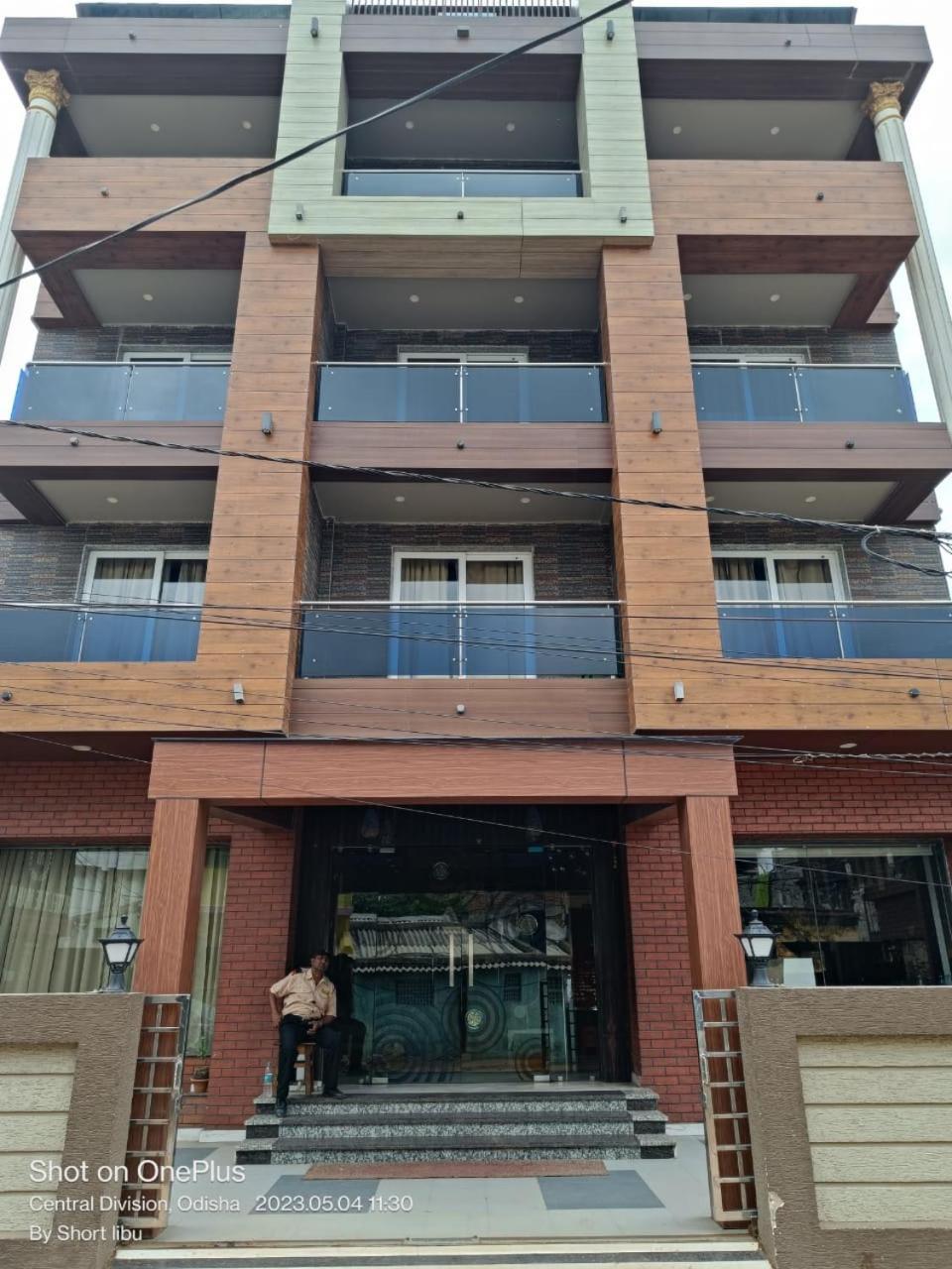 Hotel Kuber Palace ! Puri Near-Sea-Beach-And-Temple Fully-Air-Conditioned-Hotel With-Lift-And-Parking-Facility Exterior foto