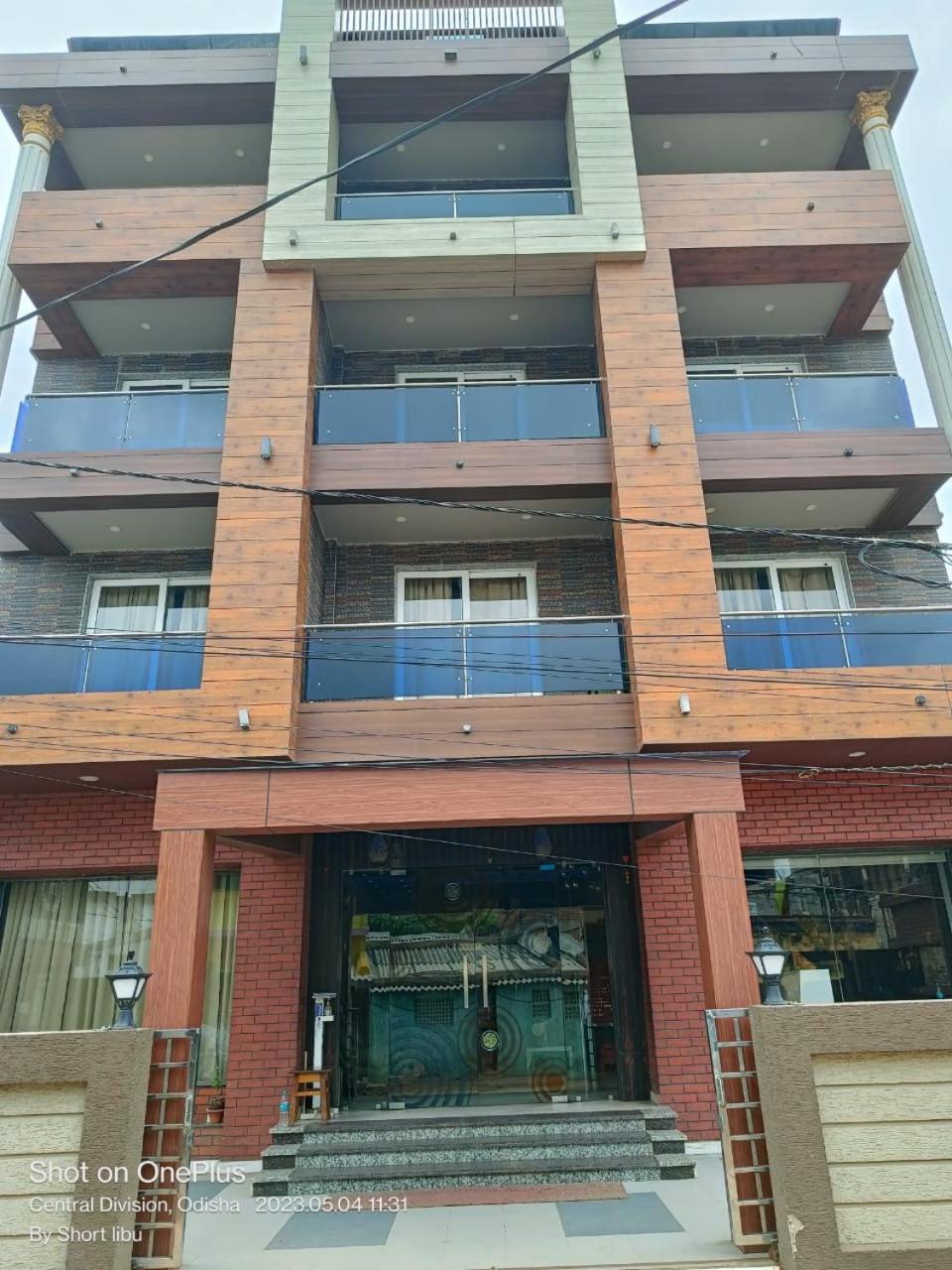 Hotel Kuber Palace ! Puri Near-Sea-Beach-And-Temple Fully-Air-Conditioned-Hotel With-Lift-And-Parking-Facility Exterior foto