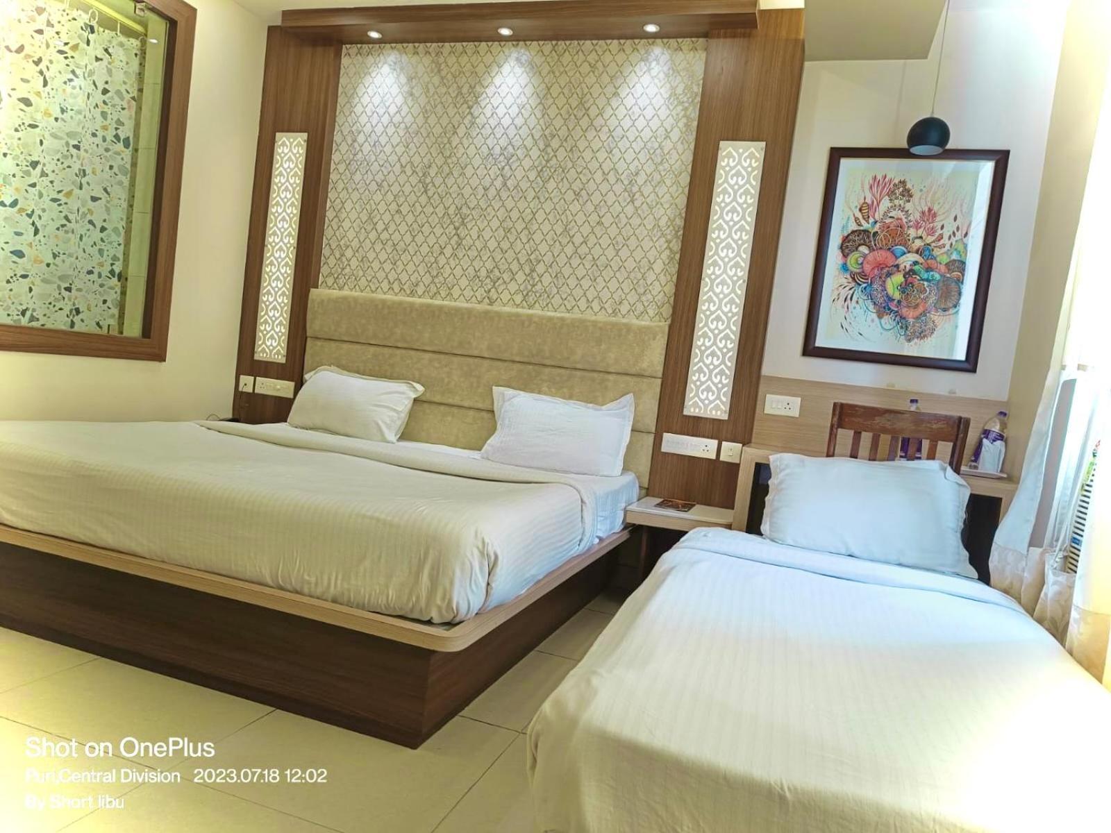 Hotel Kuber Palace ! Puri Near-Sea-Beach-And-Temple Fully-Air-Conditioned-Hotel With-Lift-And-Parking-Facility Exterior foto