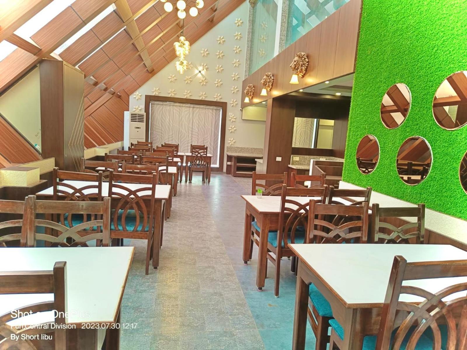 Hotel Kuber Palace ! Puri Near-Sea-Beach-And-Temple Fully-Air-Conditioned-Hotel With-Lift-And-Parking-Facility Exterior foto