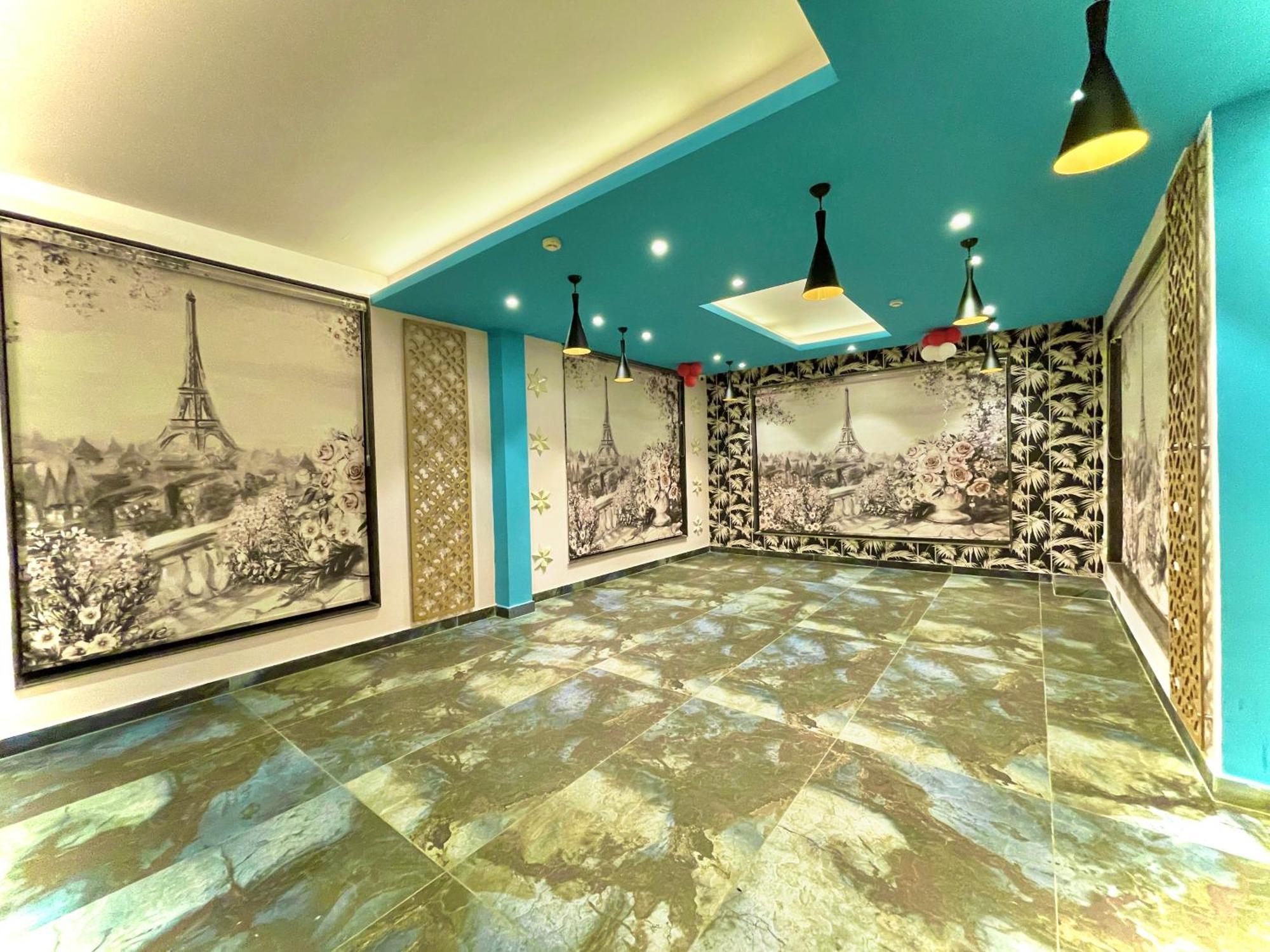 Hotel Kuber Palace ! Puri Near-Sea-Beach-And-Temple Fully-Air-Conditioned-Hotel With-Lift-And-Parking-Facility Exterior foto