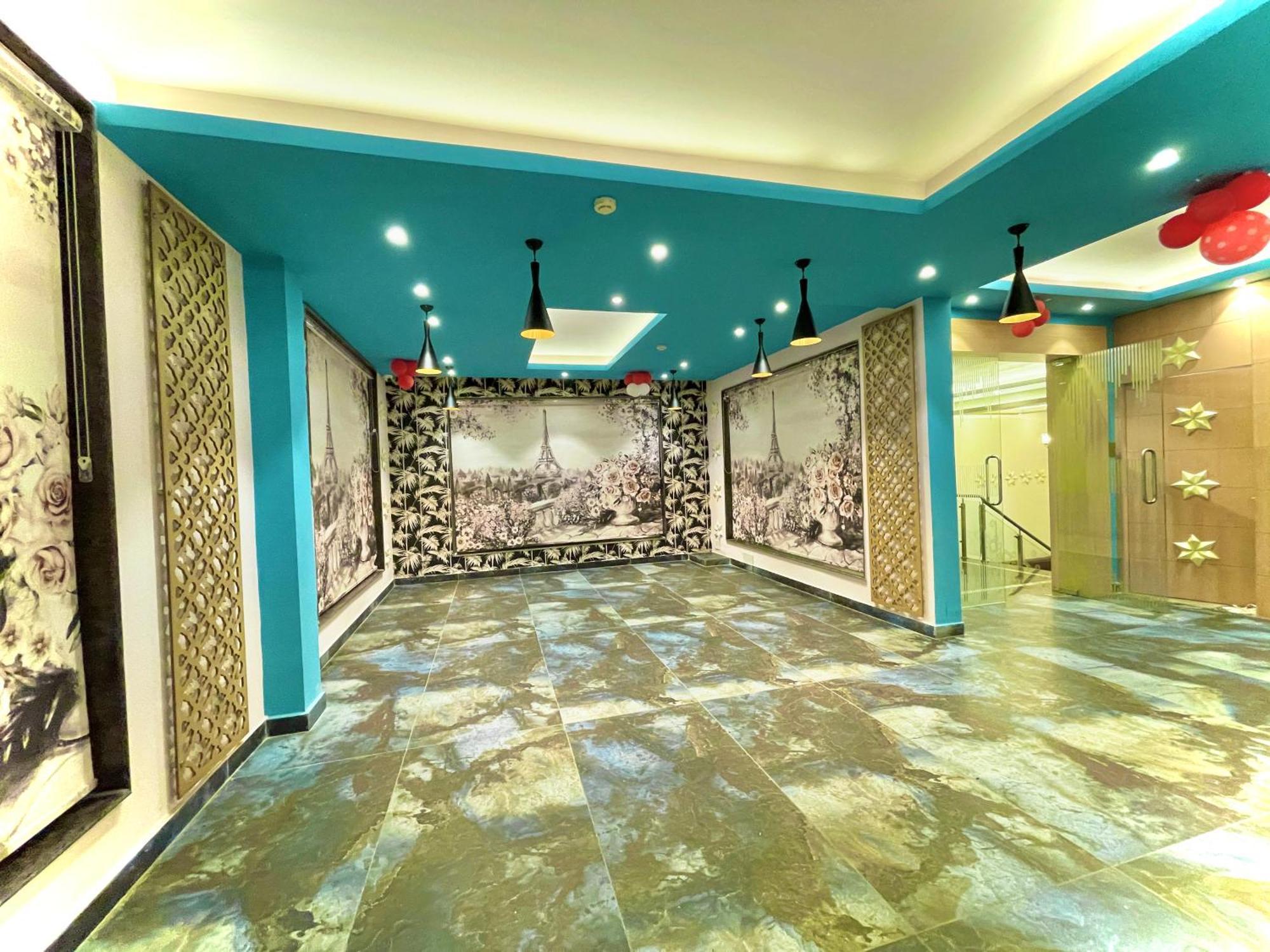 Hotel Kuber Palace ! Puri Near-Sea-Beach-And-Temple Fully-Air-Conditioned-Hotel With-Lift-And-Parking-Facility Exterior foto