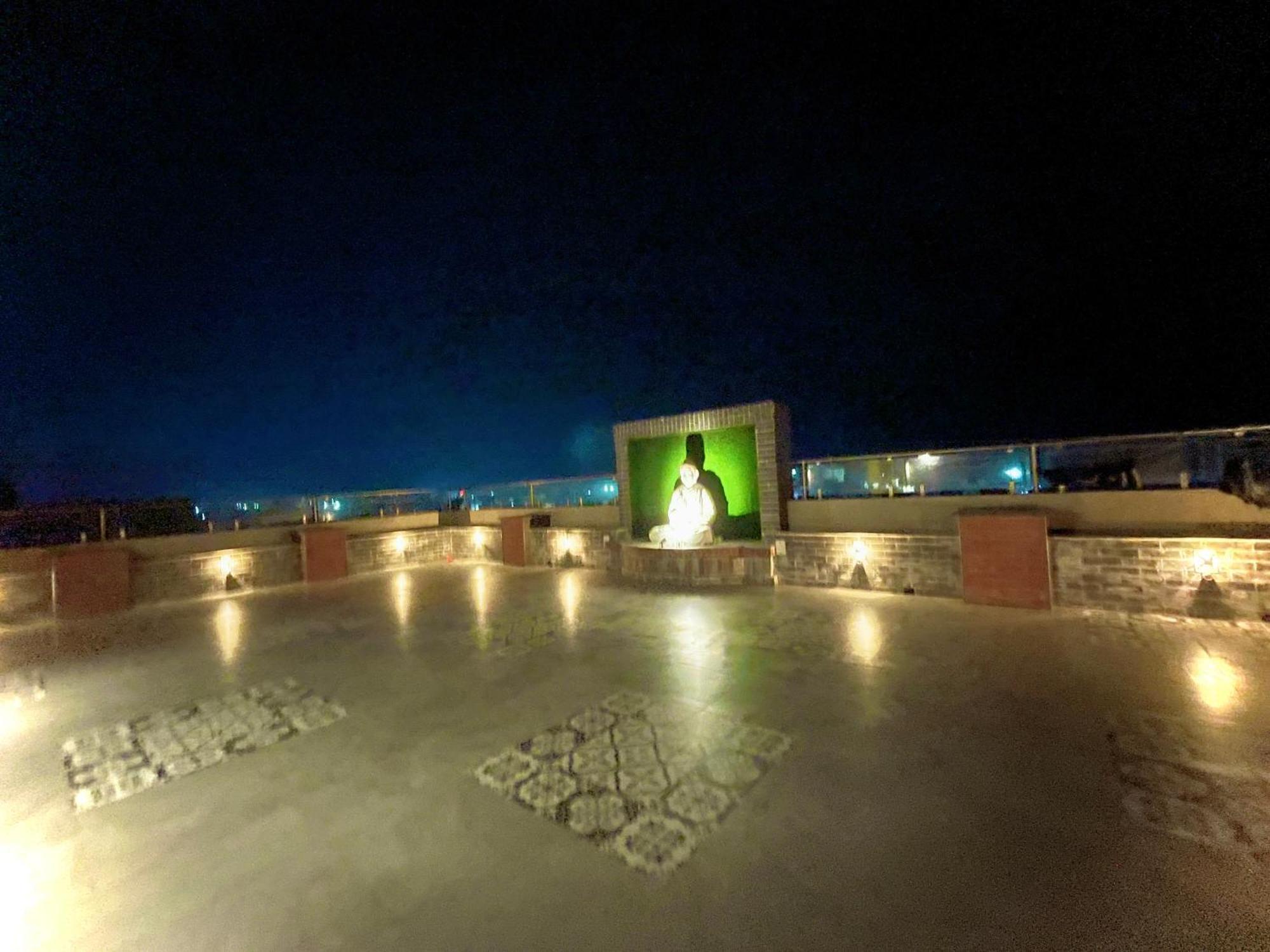 Hotel Kuber Palace ! Puri Near-Sea-Beach-And-Temple Fully-Air-Conditioned-Hotel With-Lift-And-Parking-Facility Exterior foto