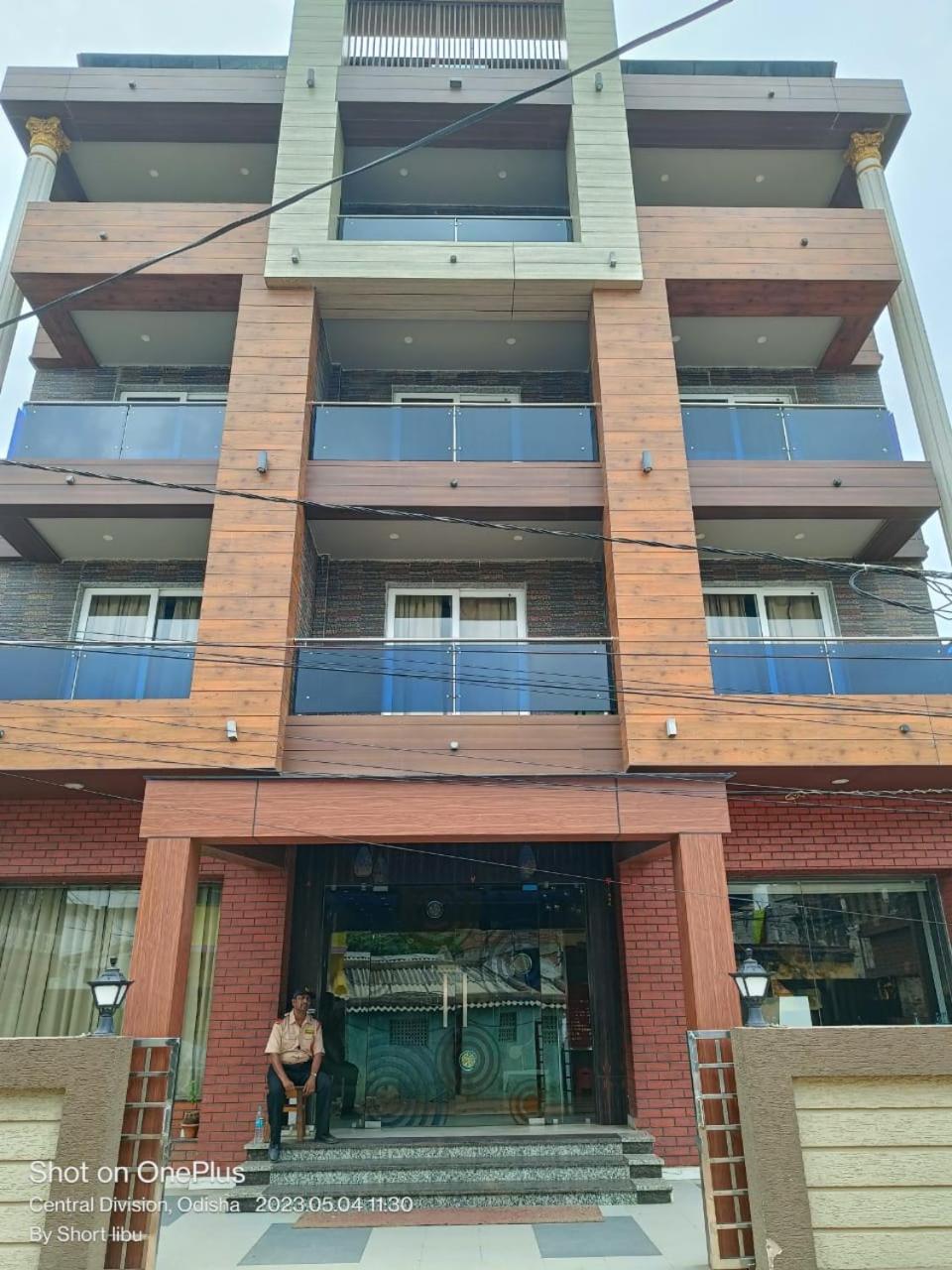 Hotel Kuber Palace ! Puri Near-Sea-Beach-And-Temple Fully-Air-Conditioned-Hotel With-Lift-And-Parking-Facility Exterior foto