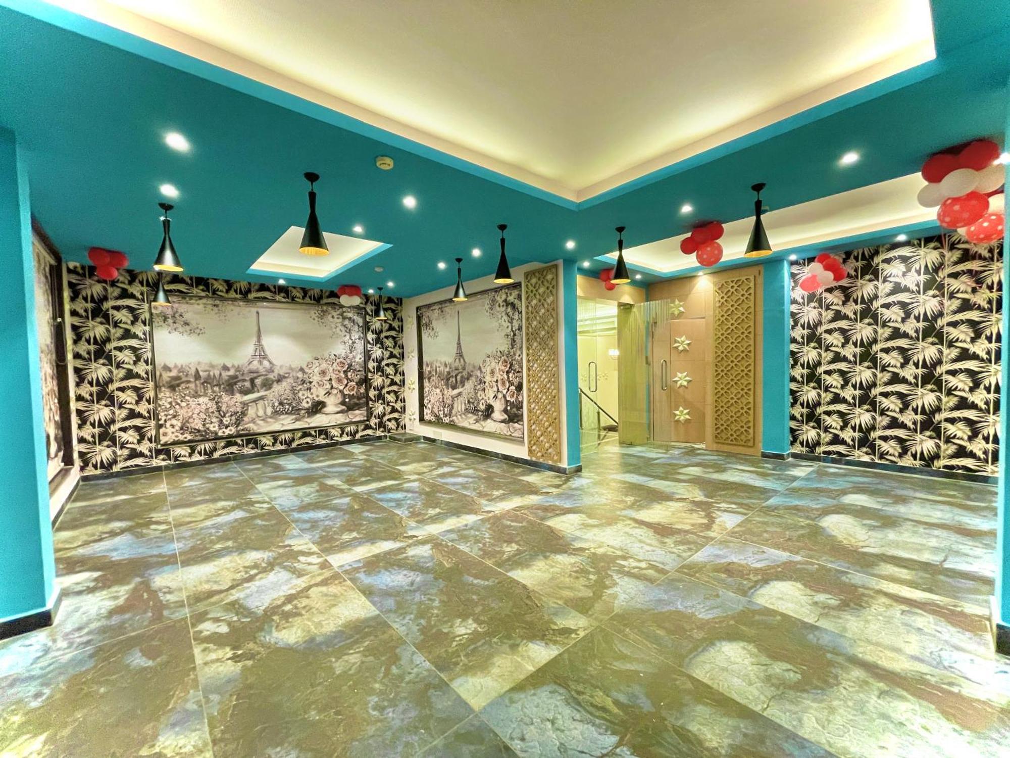 Hotel Kuber Palace ! Puri Near-Sea-Beach-And-Temple Fully-Air-Conditioned-Hotel With-Lift-And-Parking-Facility Exterior foto