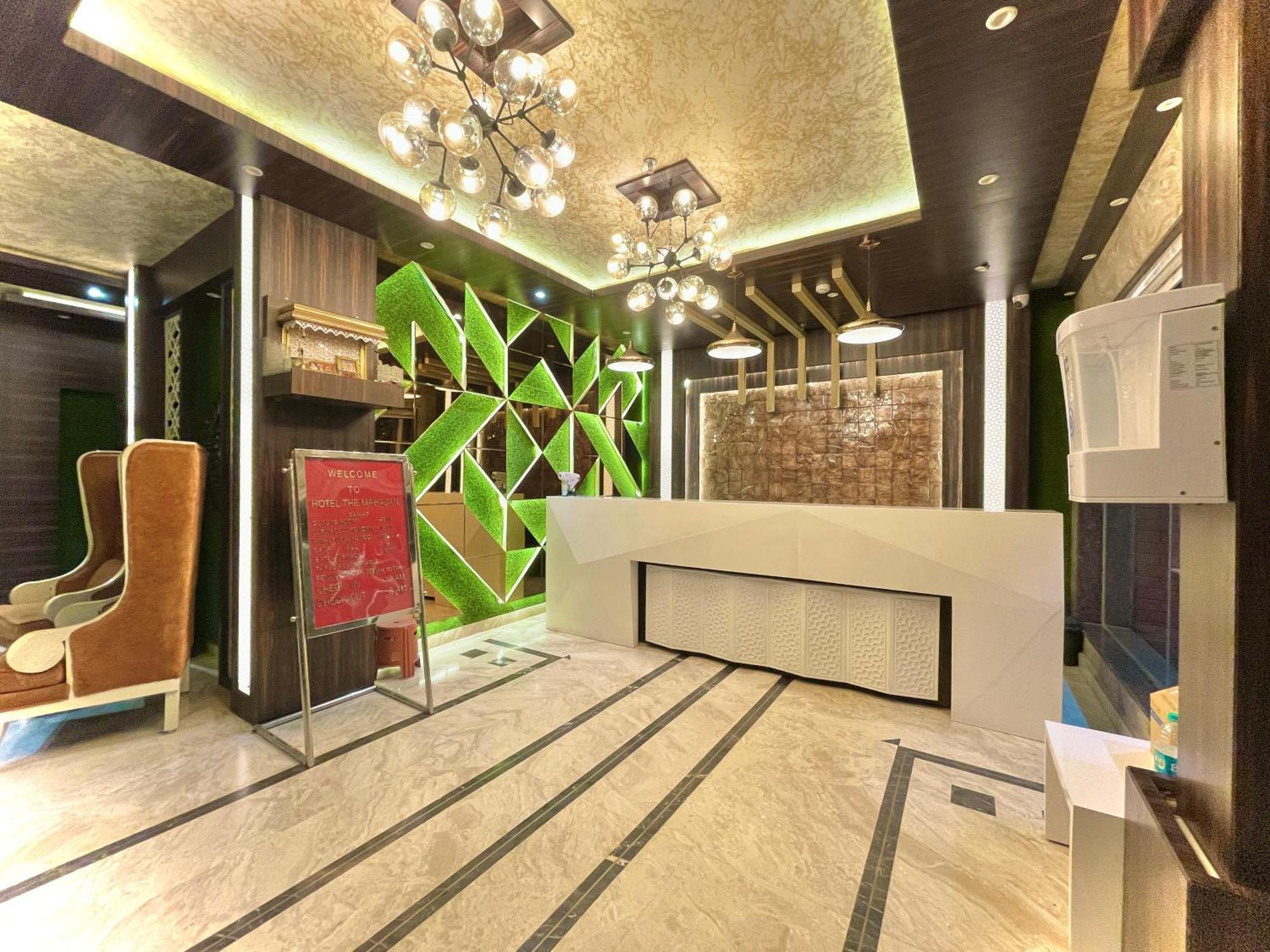 Hotel Kuber Palace ! Puri Near-Sea-Beach-And-Temple Fully-Air-Conditioned-Hotel With-Lift-And-Parking-Facility Exterior foto
