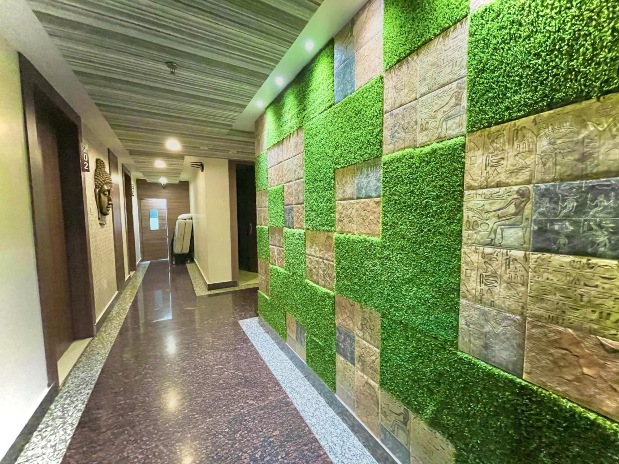 Hotel Kuber Palace ! Puri Near-Sea-Beach-And-Temple Fully-Air-Conditioned-Hotel With-Lift-And-Parking-Facility Exterior foto