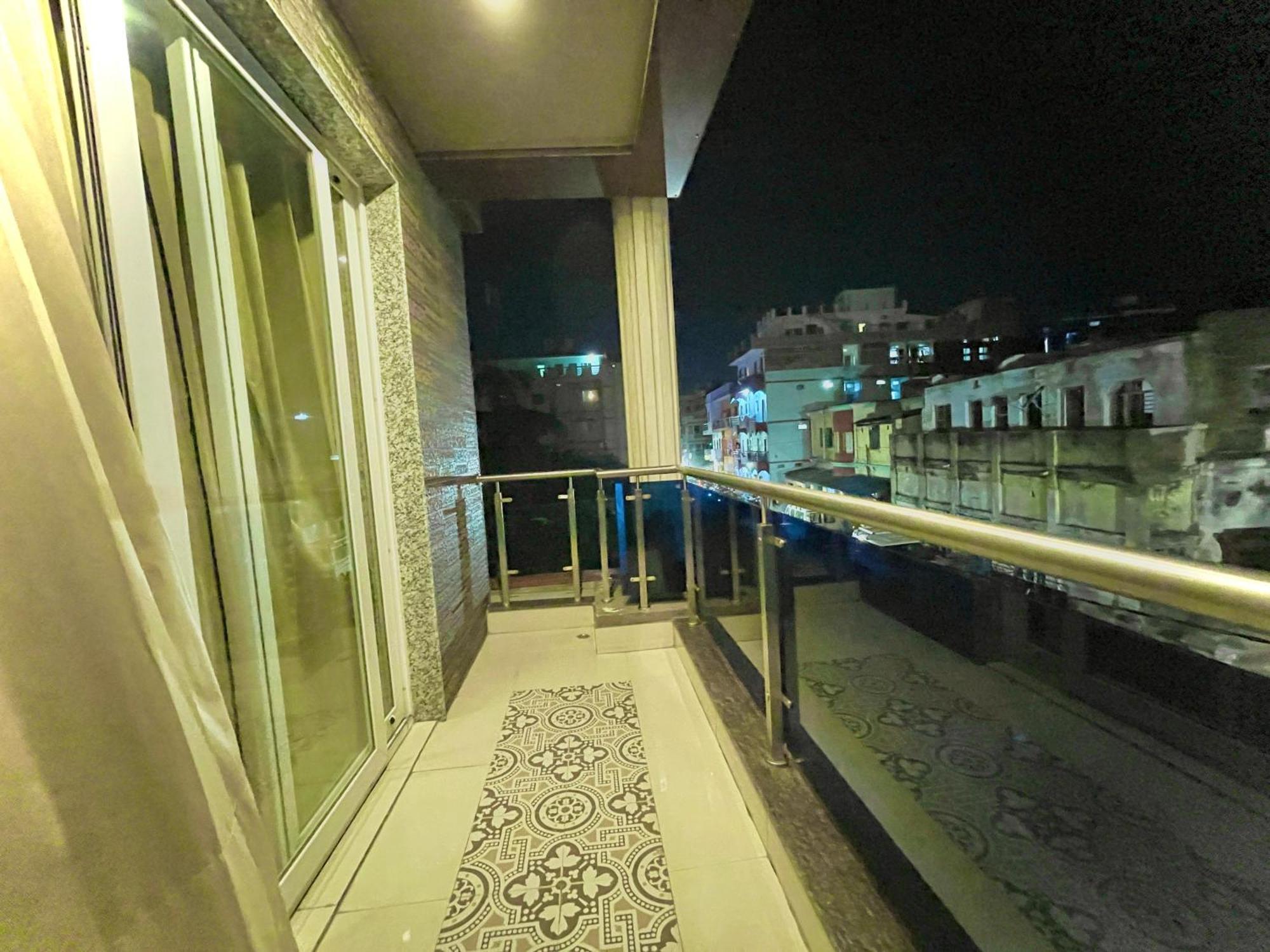 Hotel Kuber Palace ! Puri Near-Sea-Beach-And-Temple Fully-Air-Conditioned-Hotel With-Lift-And-Parking-Facility Exterior foto