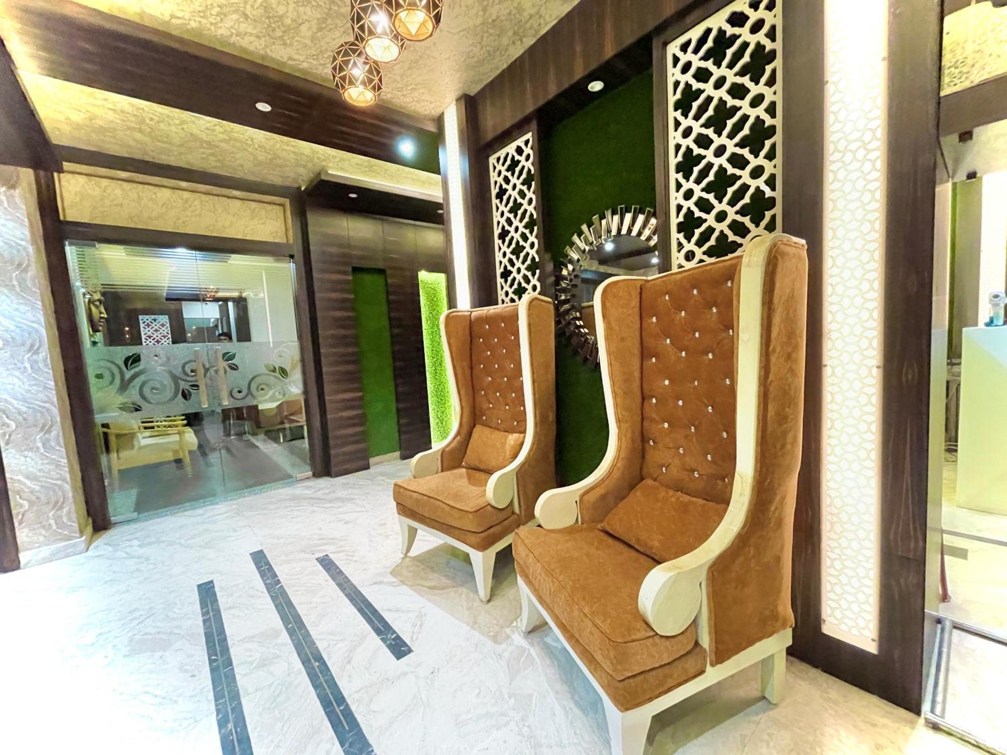 Hotel Kuber Palace ! Puri Near-Sea-Beach-And-Temple Fully-Air-Conditioned-Hotel With-Lift-And-Parking-Facility Exterior foto