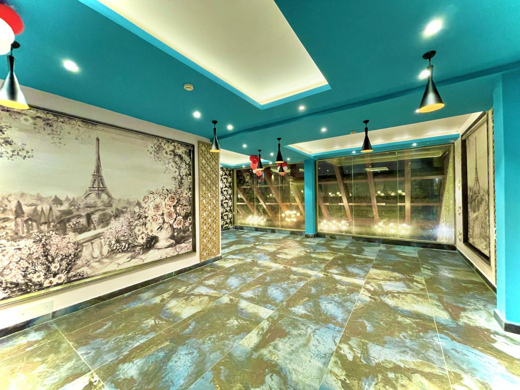 Hotel Kuber Palace ! Puri Near-Sea-Beach-And-Temple Fully-Air-Conditioned-Hotel With-Lift-And-Parking-Facility Exterior foto