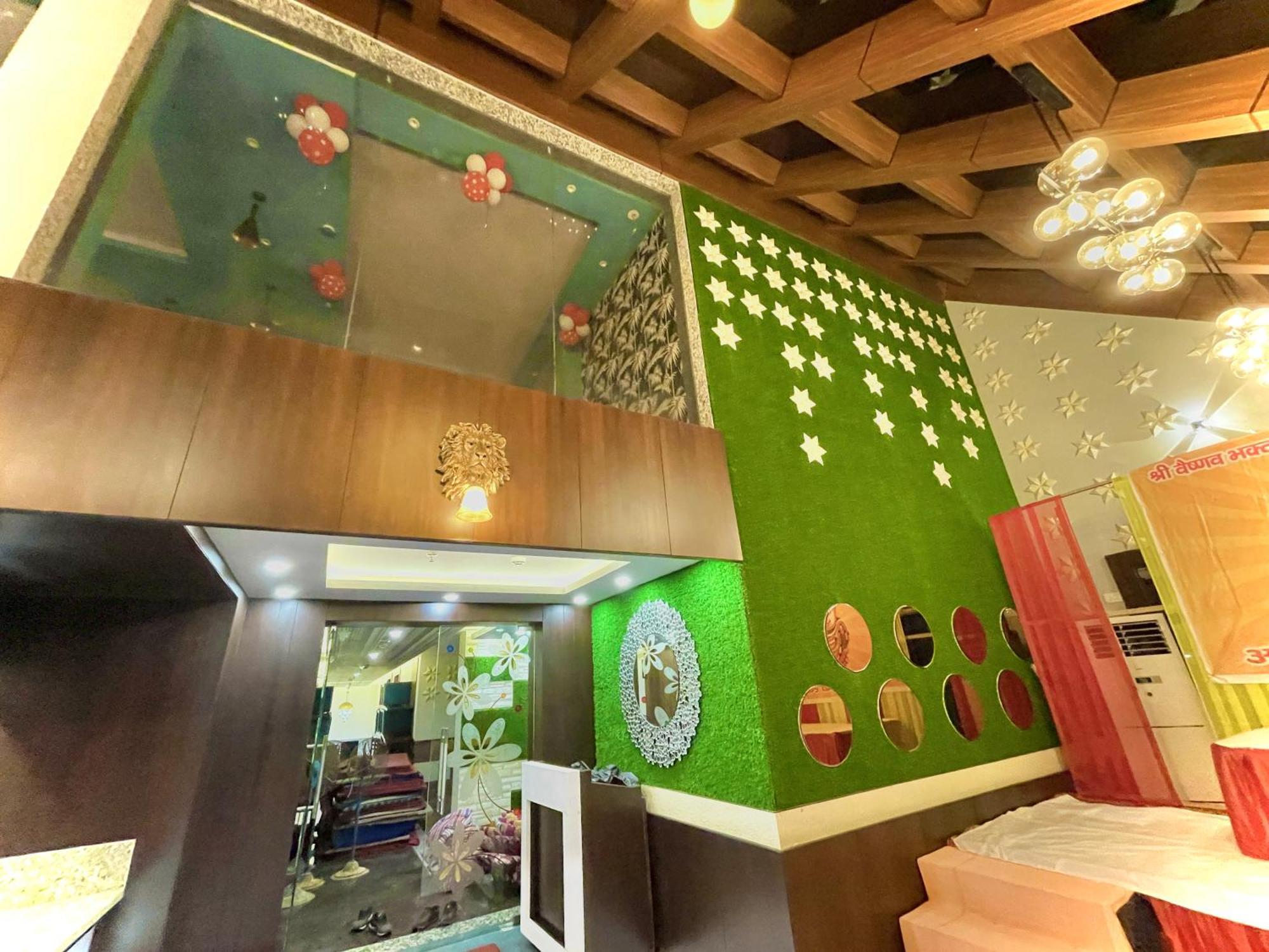 Hotel Kuber Palace ! Puri Near-Sea-Beach-And-Temple Fully-Air-Conditioned-Hotel With-Lift-And-Parking-Facility Exterior foto