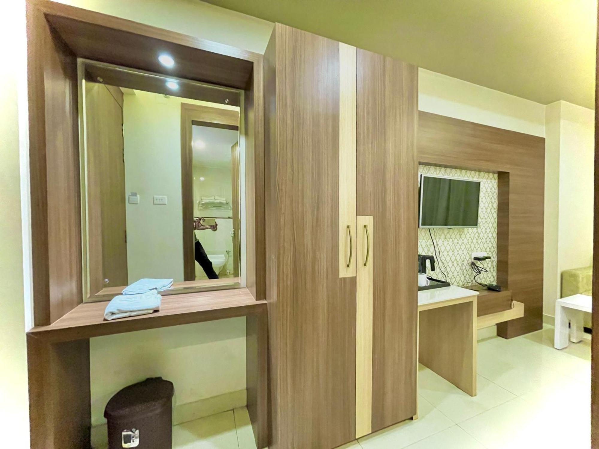 Hotel Kuber Palace ! Puri Near-Sea-Beach-And-Temple Fully-Air-Conditioned-Hotel With-Lift-And-Parking-Facility Exterior foto