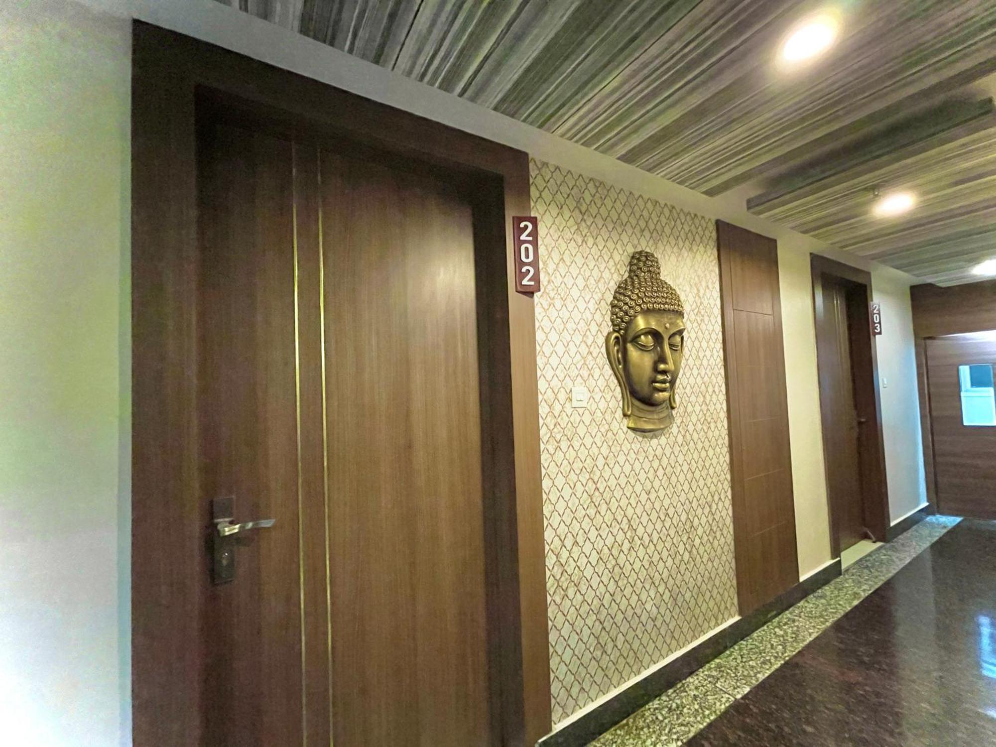 Hotel Kuber Palace ! Puri Near-Sea-Beach-And-Temple Fully-Air-Conditioned-Hotel With-Lift-And-Parking-Facility Exterior foto