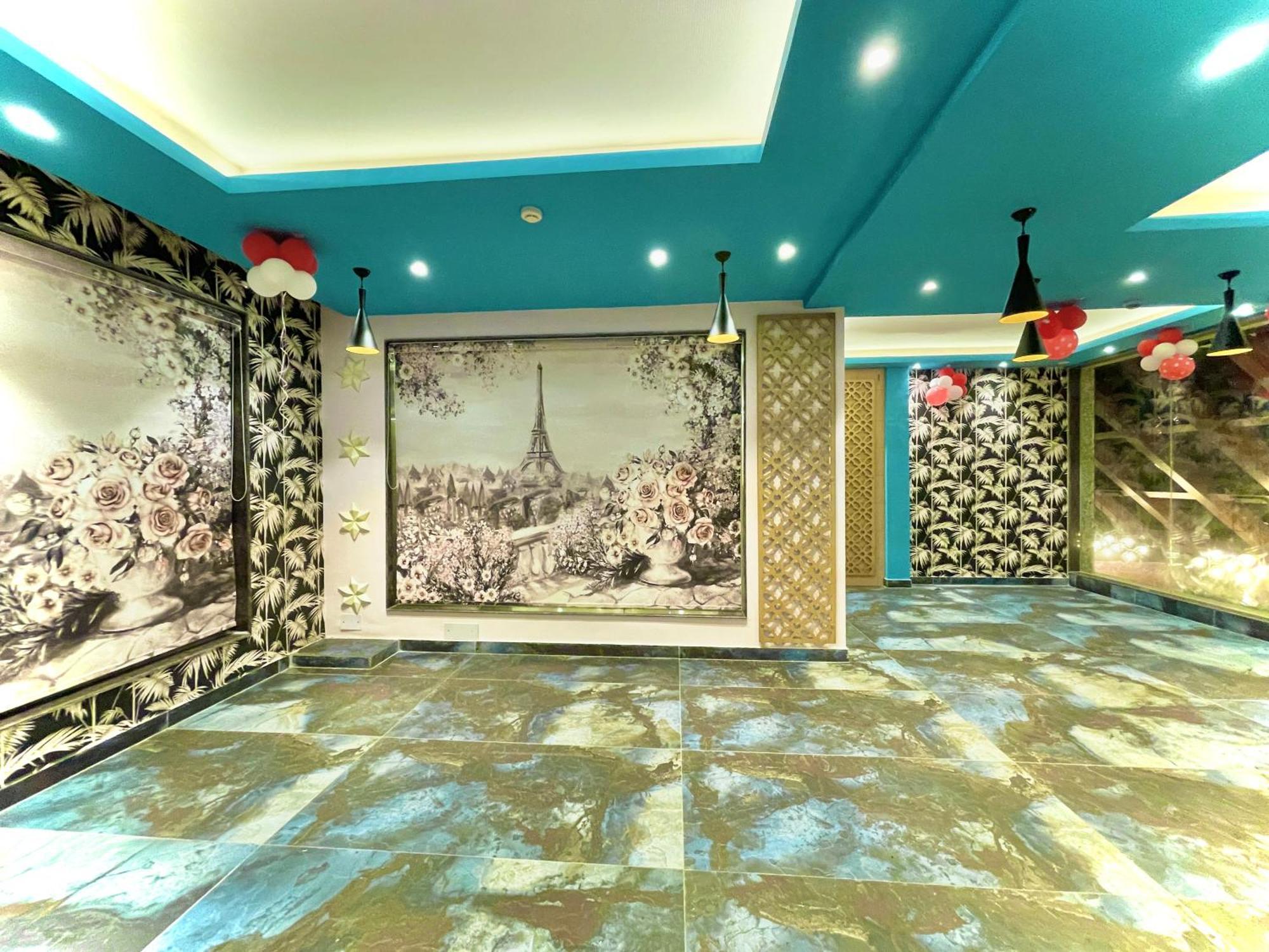 Hotel Kuber Palace ! Puri Near-Sea-Beach-And-Temple Fully-Air-Conditioned-Hotel With-Lift-And-Parking-Facility Exterior foto