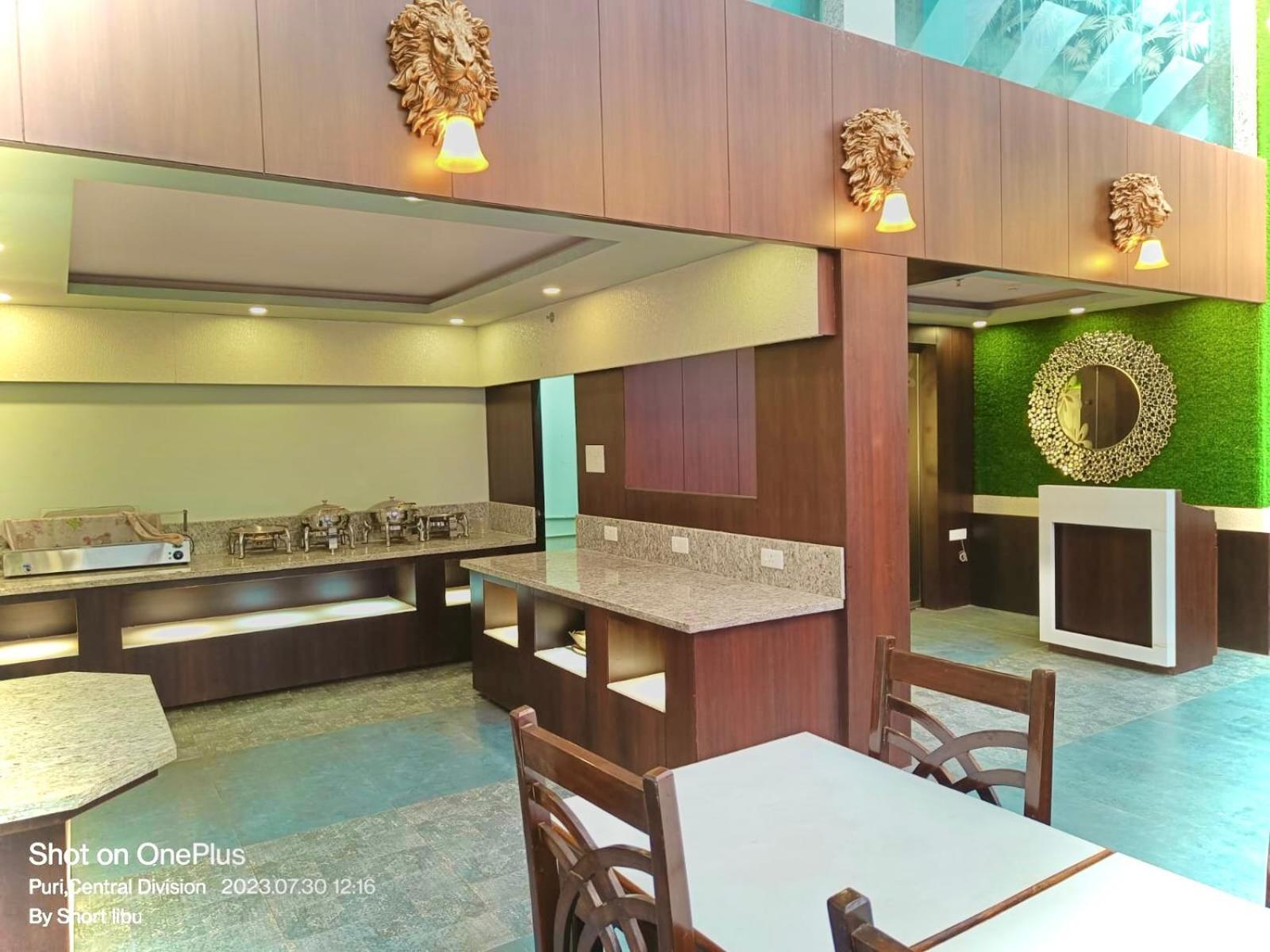 Hotel Kuber Palace ! Puri Near-Sea-Beach-And-Temple Fully-Air-Conditioned-Hotel With-Lift-And-Parking-Facility Exterior foto