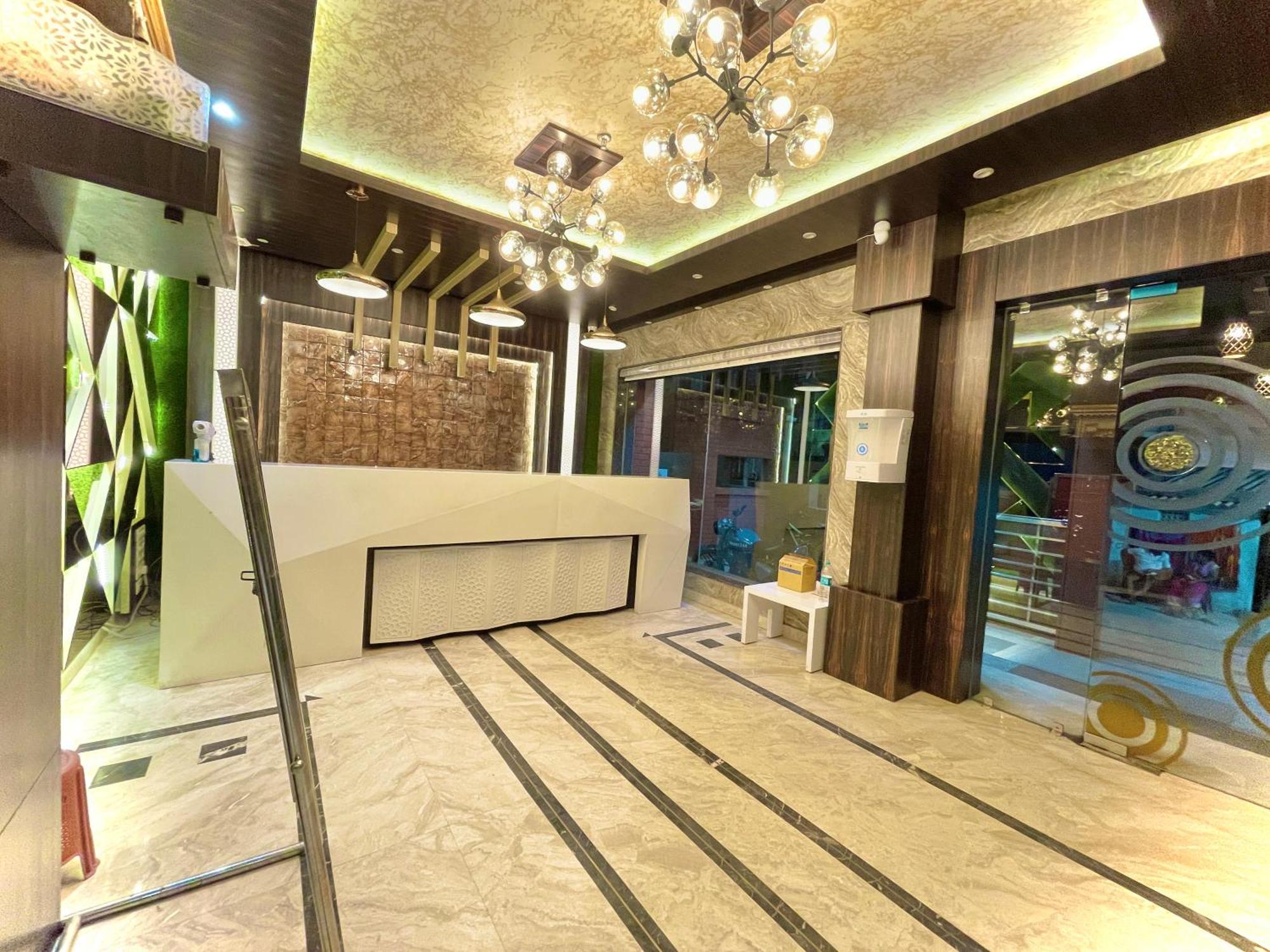 Hotel Kuber Palace ! Puri Near-Sea-Beach-And-Temple Fully-Air-Conditioned-Hotel With-Lift-And-Parking-Facility Exterior foto