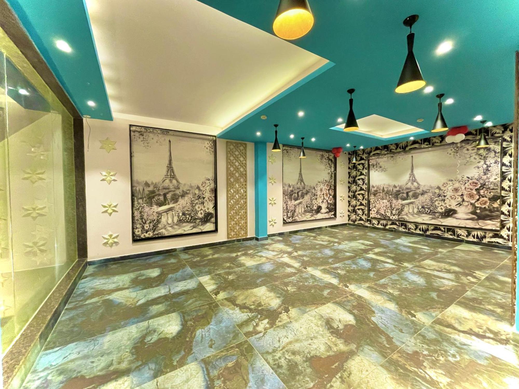 Hotel Kuber Palace ! Puri Near-Sea-Beach-And-Temple Fully-Air-Conditioned-Hotel With-Lift-And-Parking-Facility Exterior foto