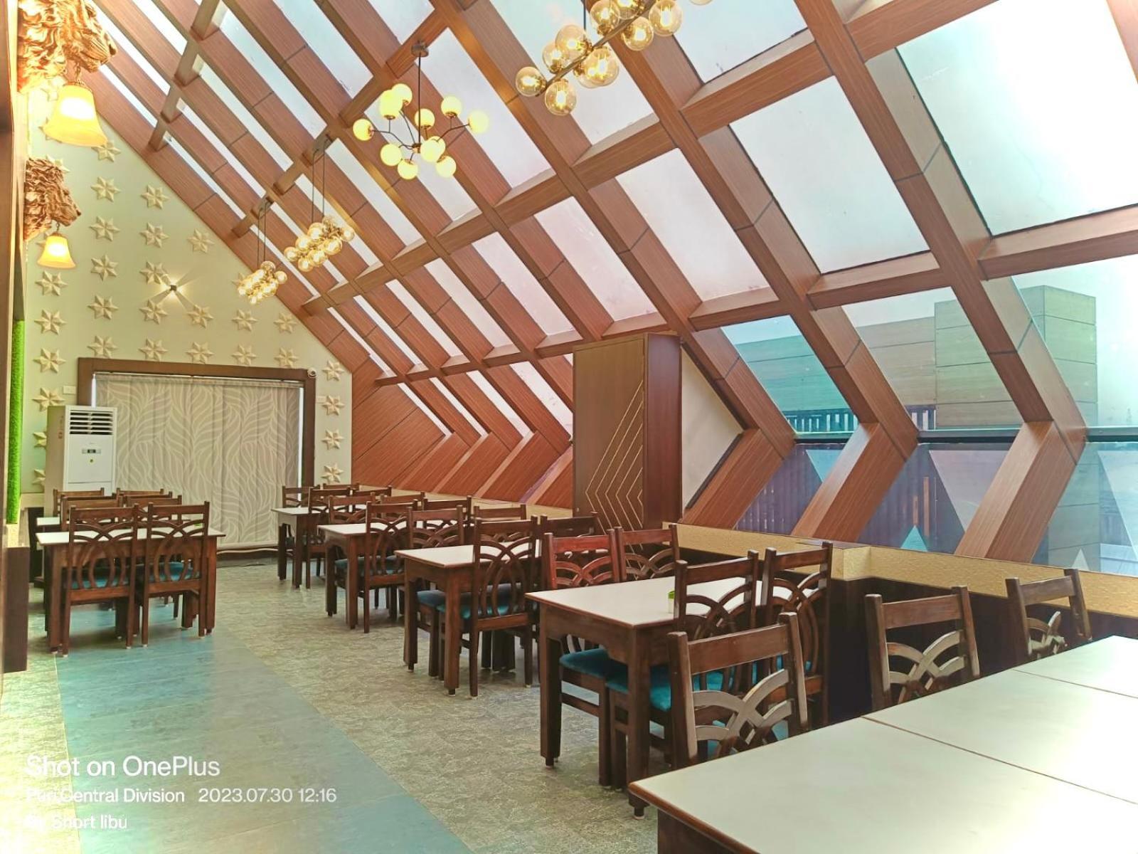 Hotel Kuber Palace ! Puri Near-Sea-Beach-And-Temple Fully-Air-Conditioned-Hotel With-Lift-And-Parking-Facility Exterior foto